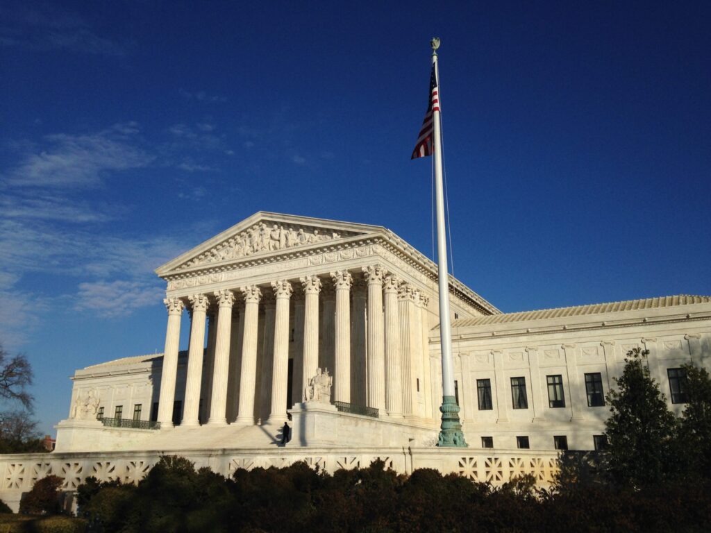 Trump officials allowed by supreme court to resume deporting migrants to third countries