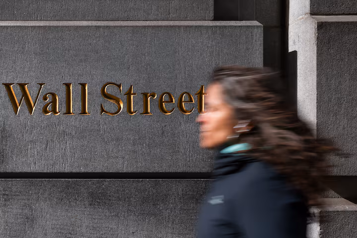 Wall Street Hiring Surge Signals Confidence as Deal Activity Rebounds