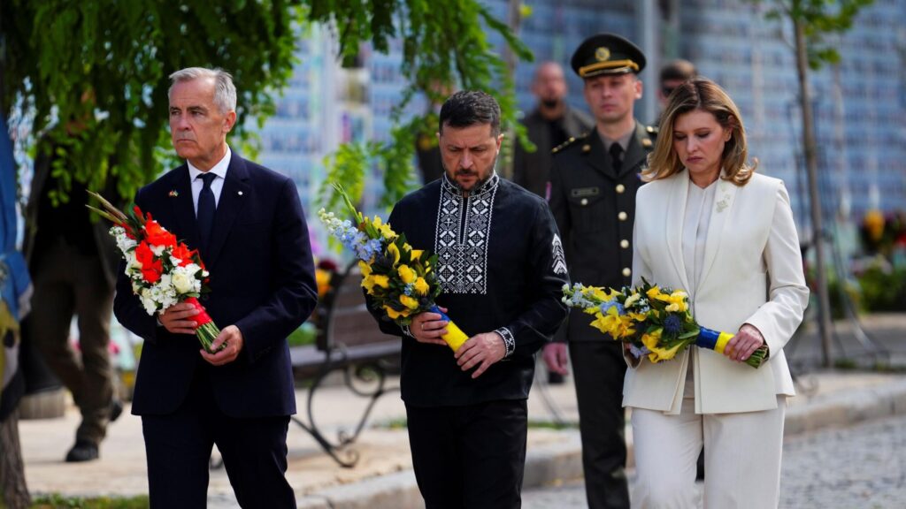 Zelensky Vows to Keep Fighting as Ukraine Marks Independence Day