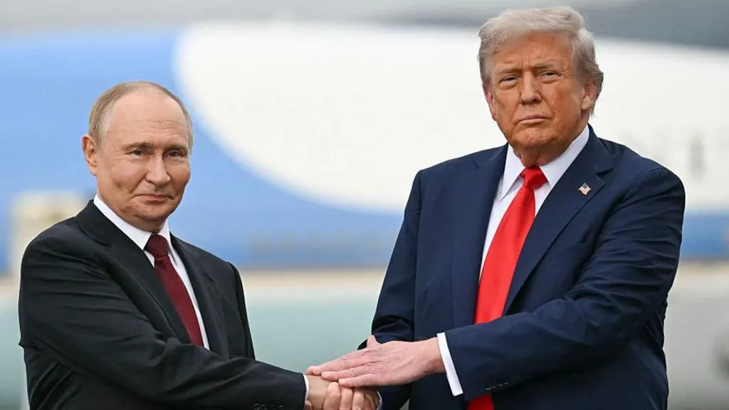 Trump Urges EU to Impose 100% Tariffs on China and India Over Russia Ties-thumbnail