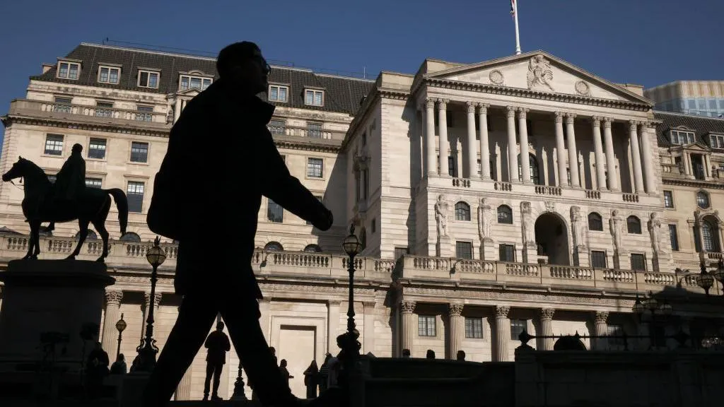 Bank of England Holds Interest Rates at 4% as Inflation Peaks