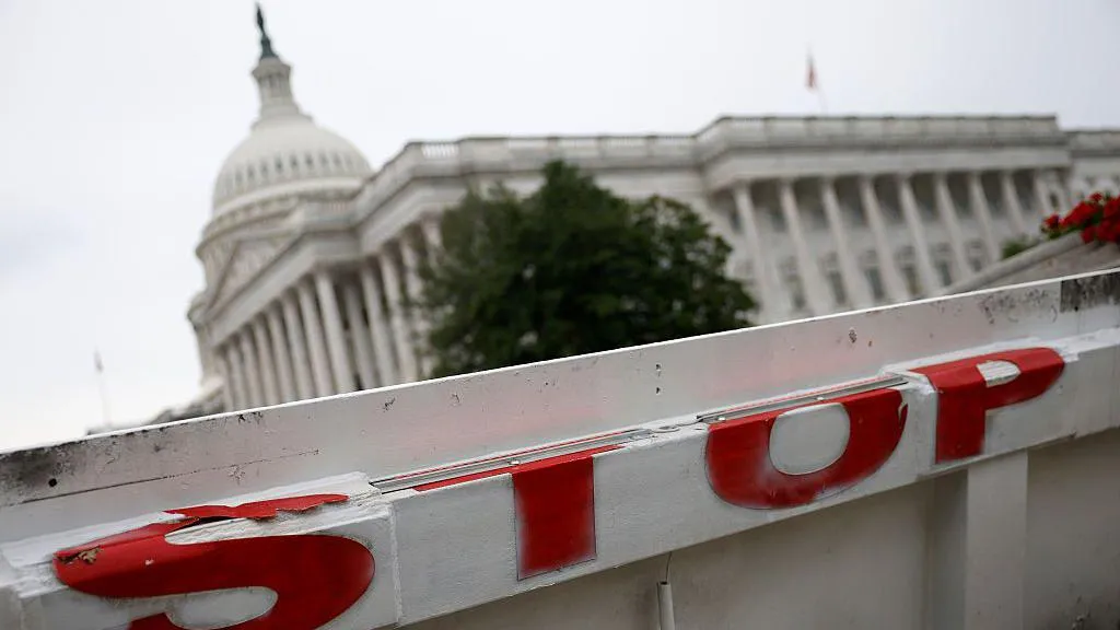 US Government Shutdown Becomes Longest in History Amid Stalemate