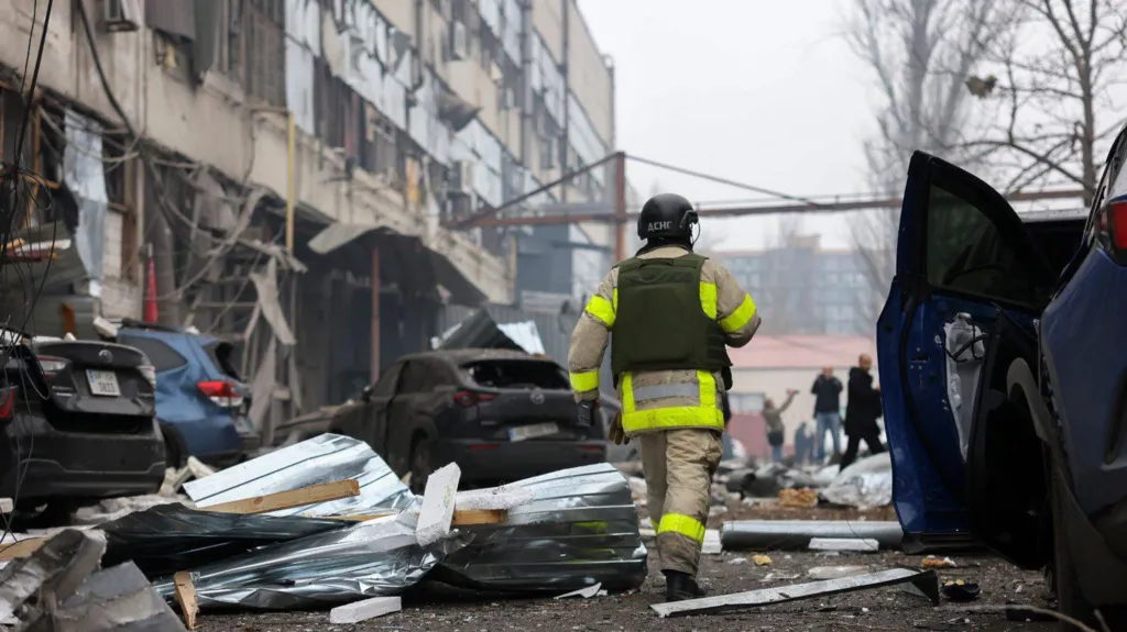 Russian attack in Dnipro kills four as peace talks continue