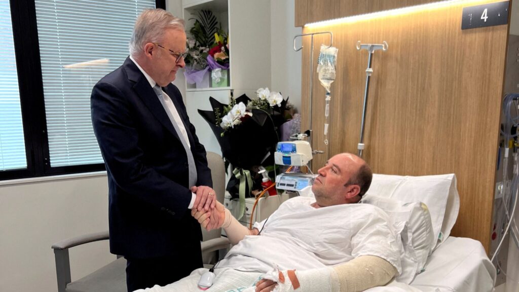 Australian PM Visits Bondi Shooting Hero in Hospital-thumbnail