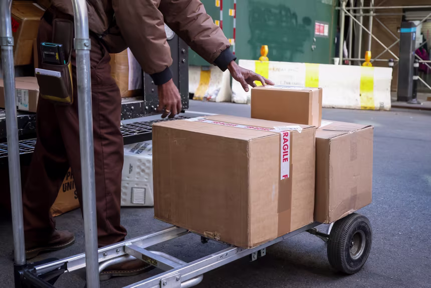 US Job Market Worsens as Openings Hit Pandemic-Era Low