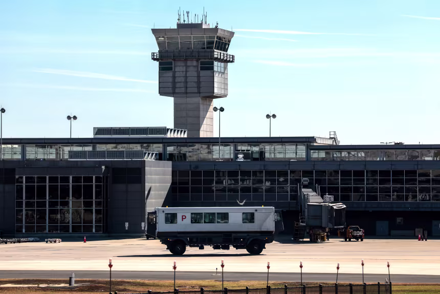 US Requires Ebola Region Travelers to Land at Dulles-thumbnail