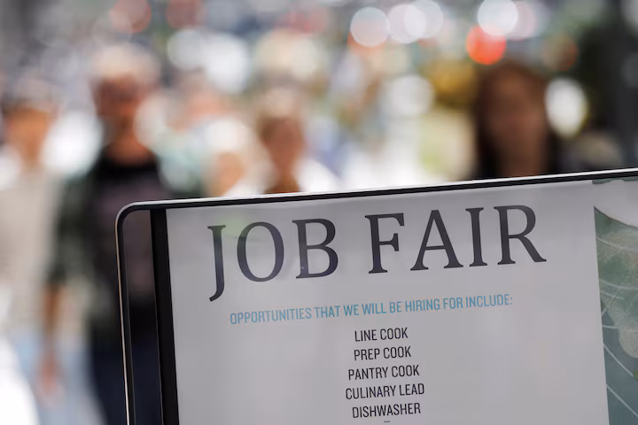 US Labor Market Holds Strong While Housing Sector Weakens