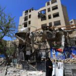 Trump Weighs Iran Ceasefire Deal as Hormuz Strait Remains Closed-thumbnail