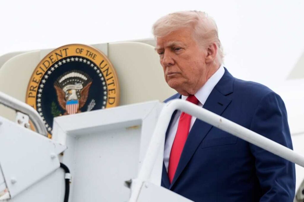 Trump Announces Hamas Disarmament Deal as Part of Gaza Peace Plan-thumbnail