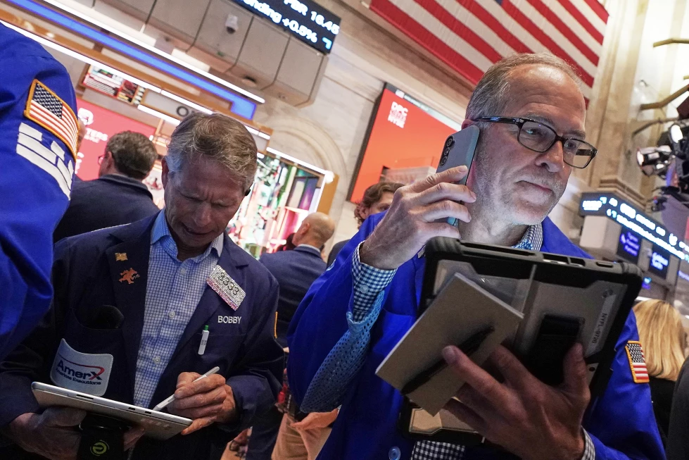AI Stock Selloff Deepens as Oil Prices Jump on Iran War Fears