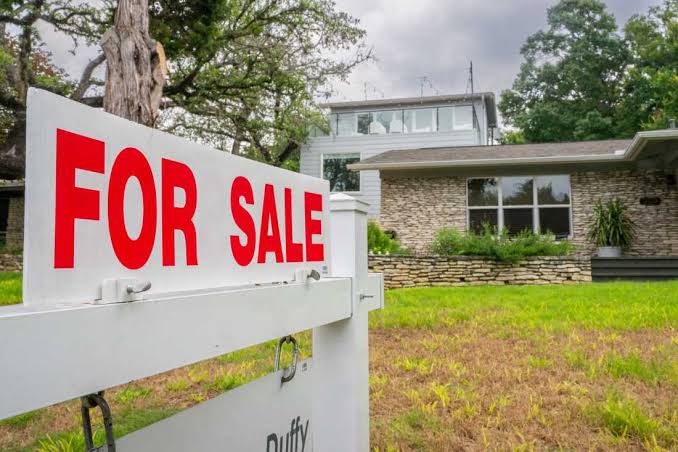 US Home Prices Hit All-Time High as Sales Slow and Mortgage Rates Rise