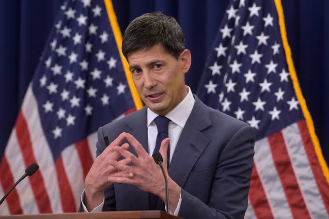 Fed’s Warsh Vows Zero Tolerance for Inflation, Offers No Hints-thumbnail