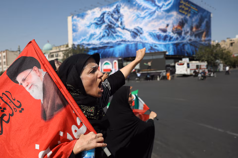 Iran Pushes Diplomatic Solution as Trump Rejects Peace Plan-thumbnail
